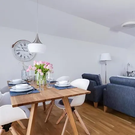 Apartment Sail Away *